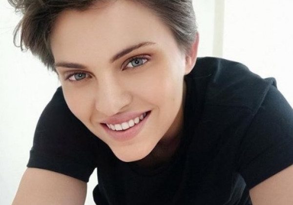 У моду прийшла стильна жіноча коротка стрижка томбой з 20-х: фото