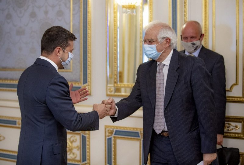 "Евросоюз - не банкомат": Боррель рассказал, о чем говорил с Зеленским