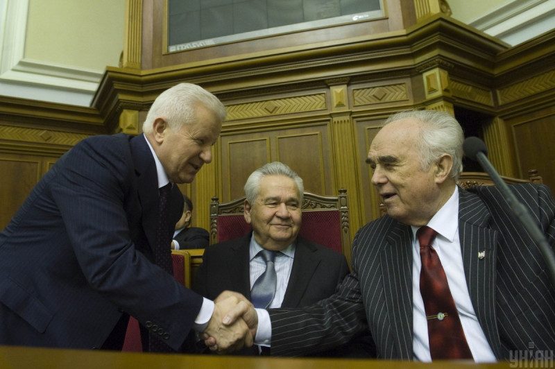 "Приспосабливается ради благополучия": Фокин раскритиковал Кравчука