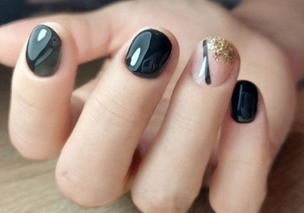 Черный маникюр осень 2020