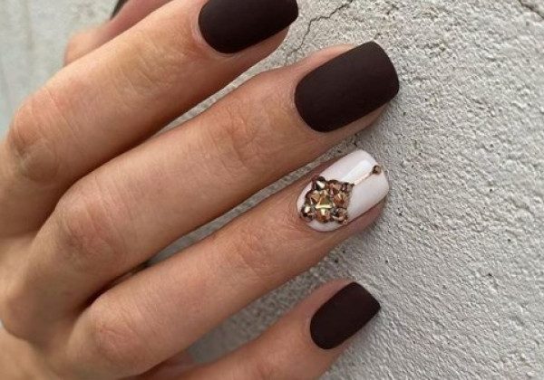 Коричневий манікюр осінь 2020 Коричневий манікюр осінь 2020