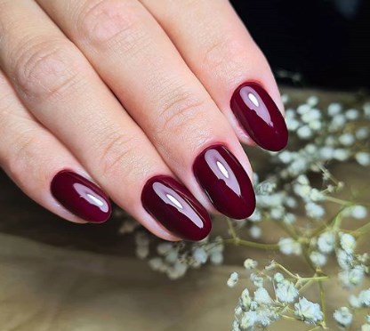 Бордовий манікюр осінь 2020