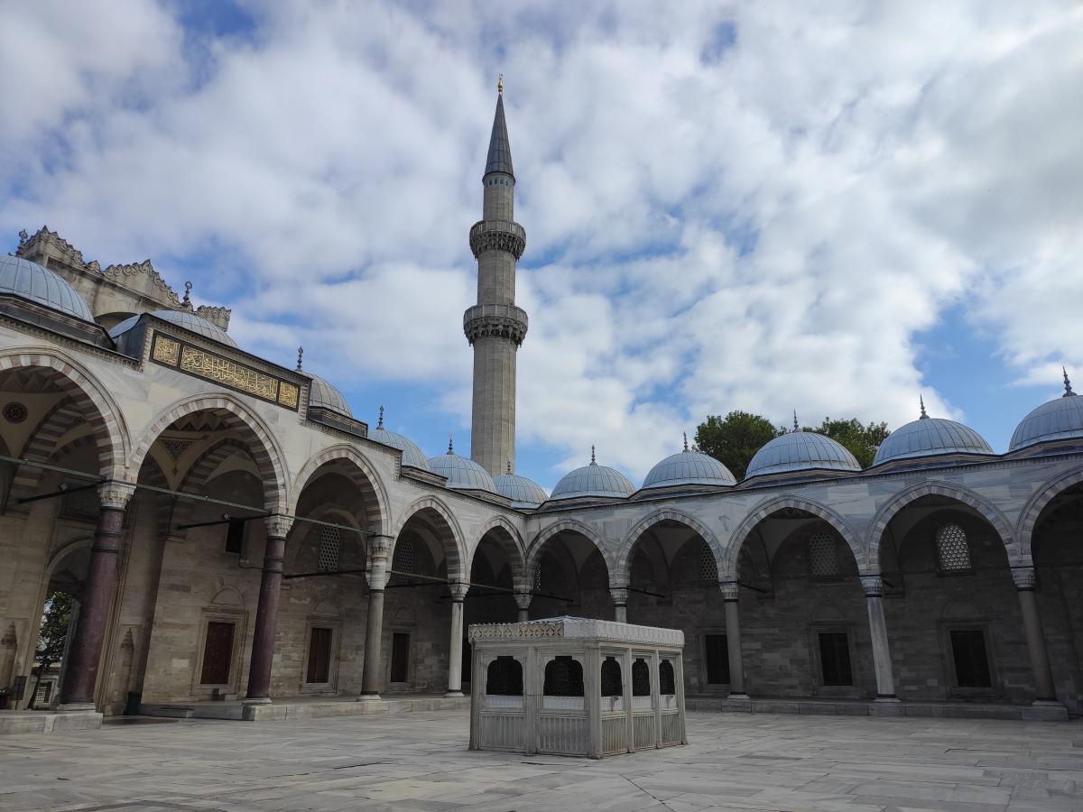 Территория мечети Сулеймание