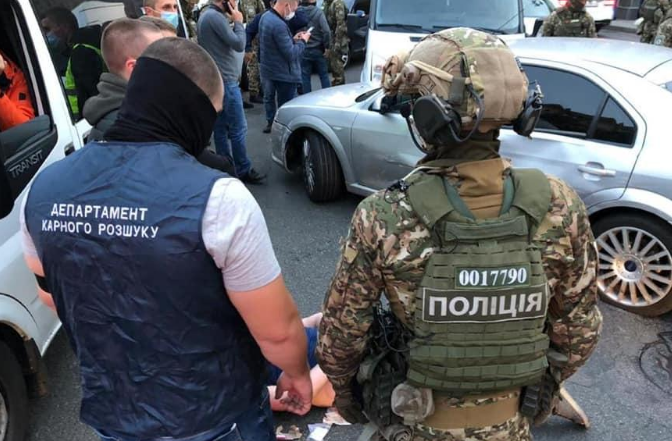 У центрі Києва зі стріляниною затримано розбійників-іноземців