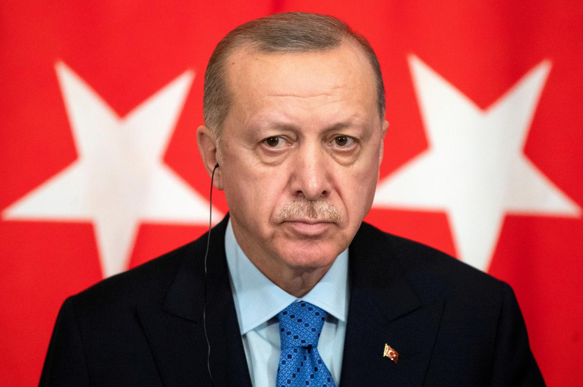В Иране жестко отреагировали на стих Эрдогана в Баку и вызвали на разговор посла Турции
