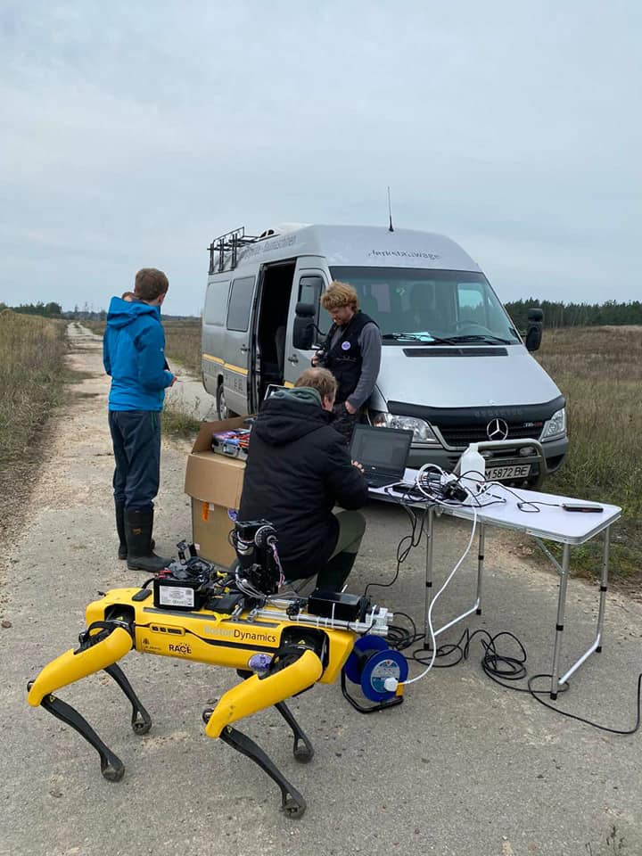 Робособака Boston Dynamics SPOT Робособака Boston Dynamics SPOT