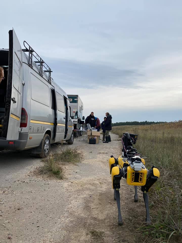 Робособака Boston Dynamics SPOT Робособака Boston Dynamics SPOT