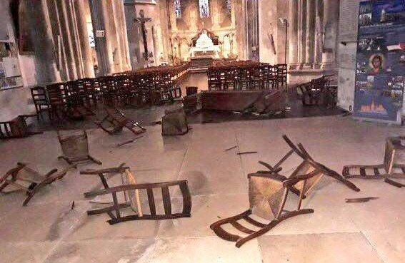 Церковь Нотр-Дам после нападения / Соцсети