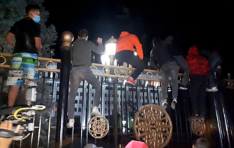 Штурм Білого дому Киргизія Штурм Білого дому Киргизія