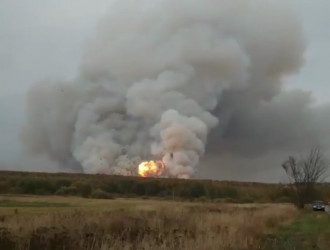 Відео вибухи в Шелемішево заполонили соцмережі Відео вибухи в Шелемішево заполонили соцмережі