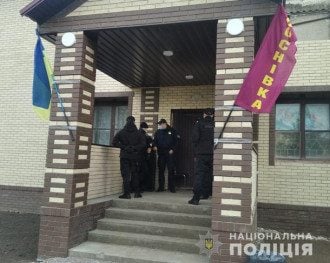Работу фейкового избирательного участка пресекли работники полиции / Фото npu.gov.ua