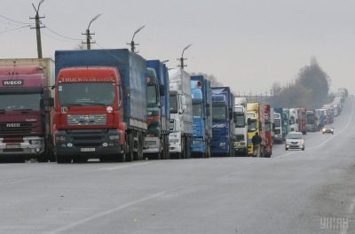 Около сотни людей блокируют движение транспорта на трассе Одесса-Рени / УНИАН