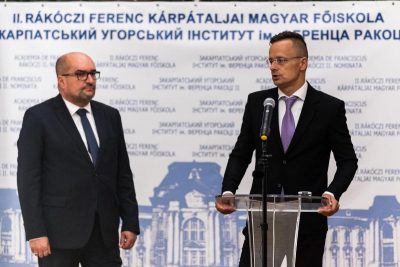 Глава МИД Венгрии призвал голосовать за одну из партий / Фото: Facebook/Szijjártó Péter