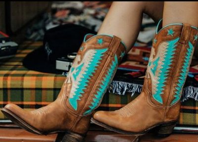 У моду на осінь-зиму прийшли ковбойські чоботи сліпучої краси: фото