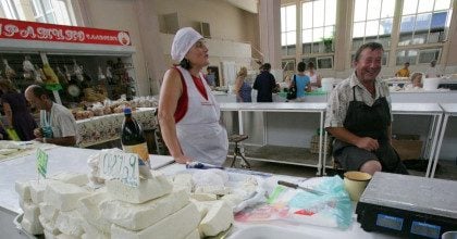 Дієтолог порадила, з чим їсти сир