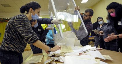 Явку на местных выборах обеспечили люди от 50 лет - социологи