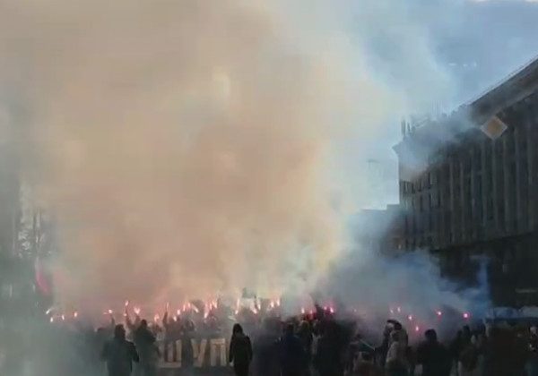 Марш УПА в Києві: націоналісти запалили фаєри і принесли "голову" Медведчука