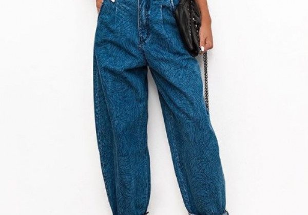 Неймовірні джинси вільного крою з 80-х повернулися в моду: фото