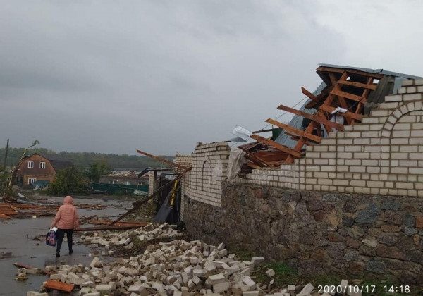 За 10 хвилин зніс дахи: на Кропивницький обрушився потужний ураган
