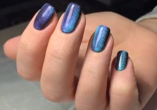 У моду на осінь прийшов фантастичний манікюр котяче око - фото