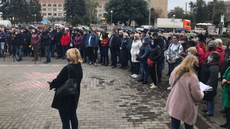 Еще один город в Украине бунтует из-за "красной" зоны карантина