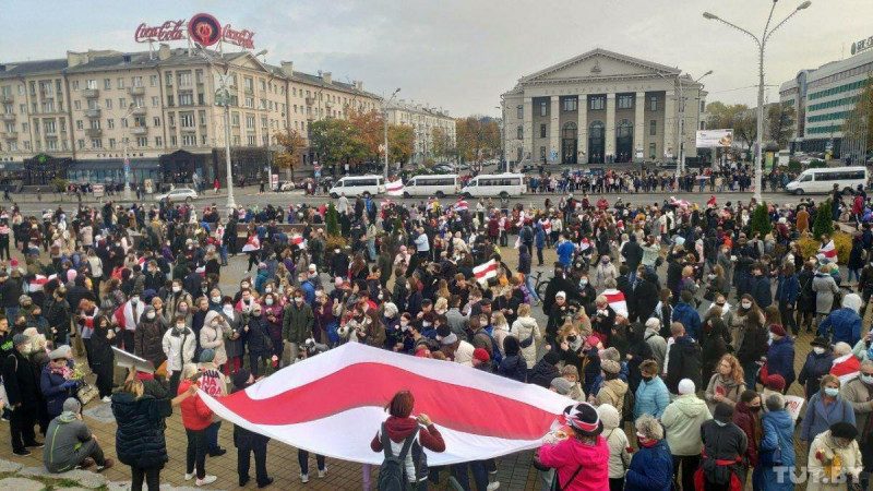Силовики готуються до затримань: у Білорусі до страйку приєдналися школярі та вчителі