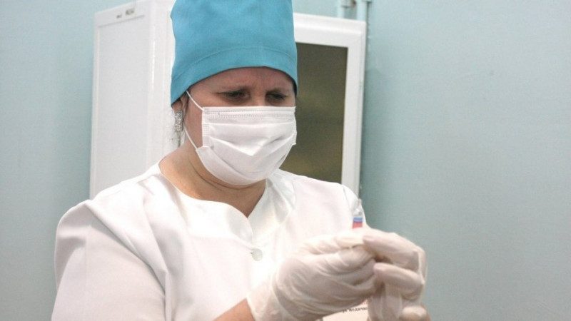 Тестували російську вакцину: у добровольців виявили COVID-19