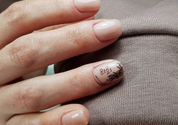 Бежевый маникюр 2020 осень