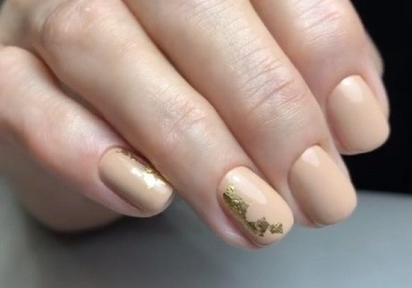 Бежевий манікюр 2020 осінь Бежевий манікюр 2020 осінь