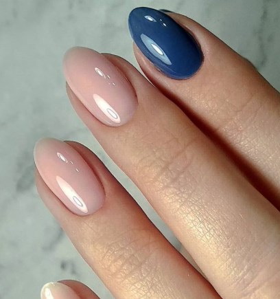 Модний нюдовий манікюр осінь 2020