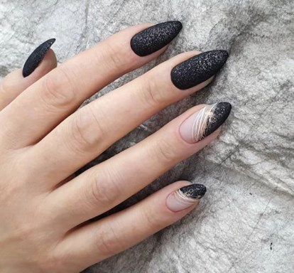 Павутинка на нігтях