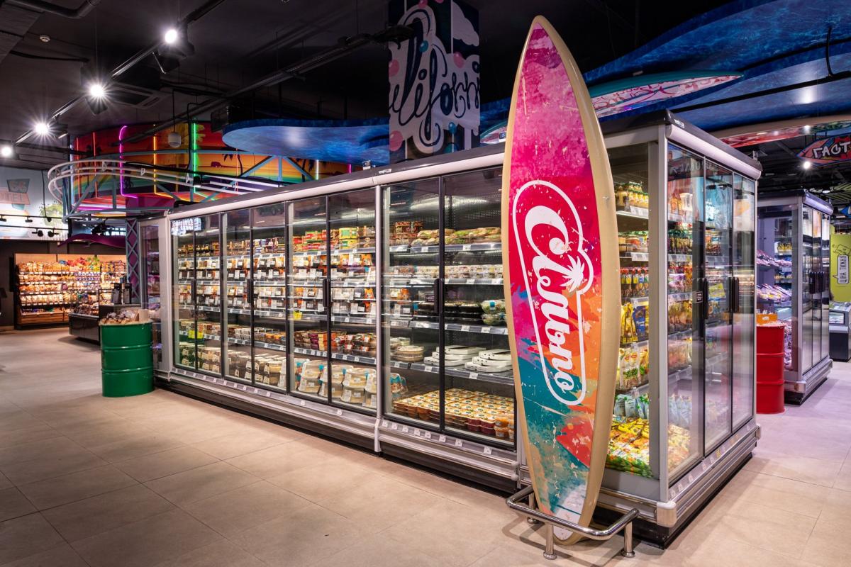 'Вона зі мною, вуглепластик' : у Львові відкрився супермаркет у стилі GTA: San Andreas 'Вона зі мною, вуглепластик' : у Львові відкрився супермаркет у стилі GTA: San Andreas