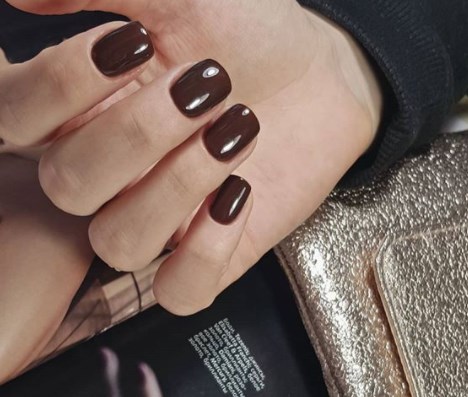 Шоколадний манікюр осінь 2020