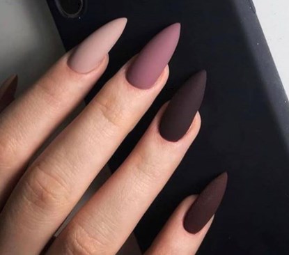 Шоколадний манікюр осінь 2020