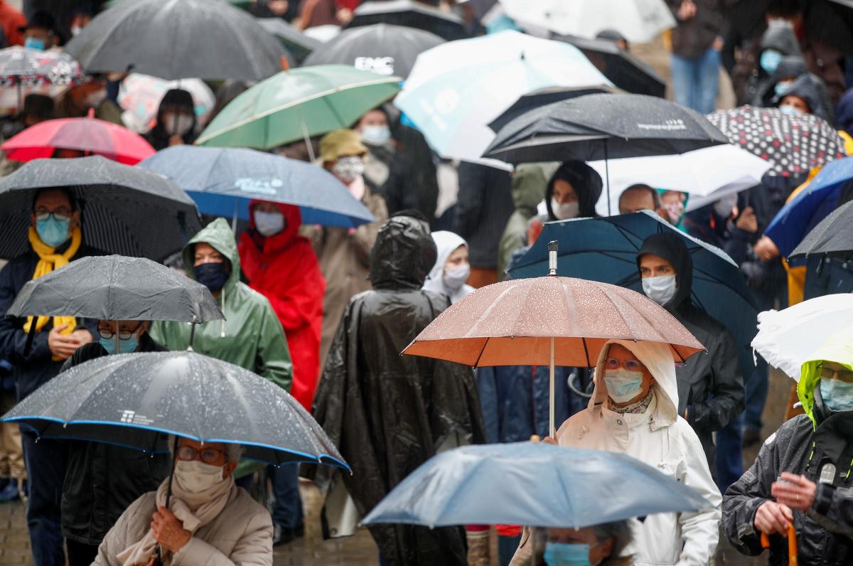 зонтики,люди