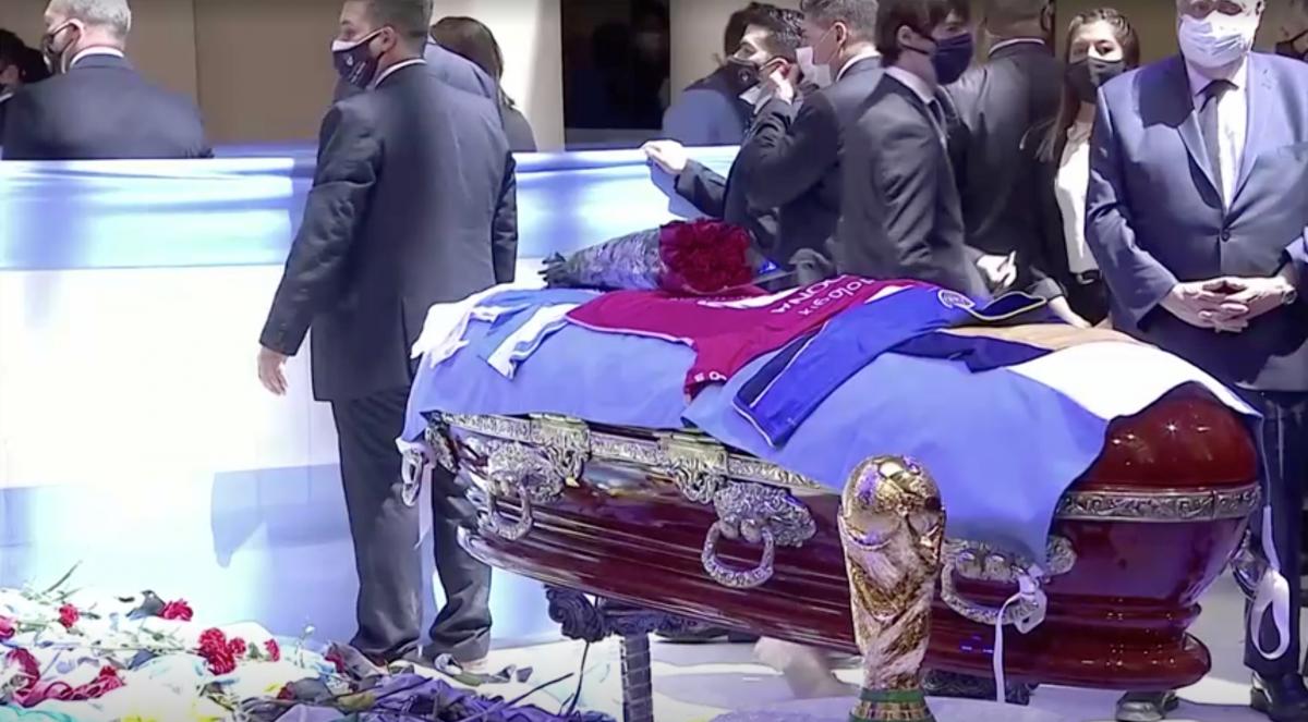 Прощання з Марадоною