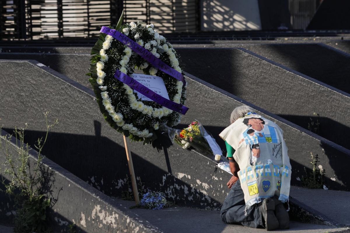 сотрудник похоронного бюро