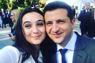 Мендель оконфузилась, объявляя о COVID-19 у Зеленского / Facebook Мендель оконфузилась, объявляя о COVID-19 у Зеленского / Facebook