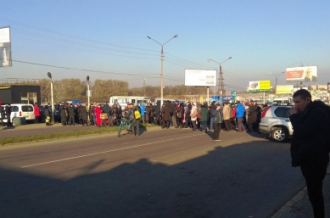 В Черновцах бизнесмены из-за карантина выходного дня перекрыли дорогу – Карантин выходного дня В Черновцах бизнесмены из-за карантина выходного дня перекрыли дорогу – Карантин выходного дня