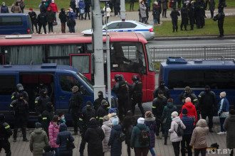 Белорусы вышли на акции в память о погибшем активисте Романе Бондаренко / Фото tut.by Белорусы вышли на акции в память о погибшем активисте Романе Бондаренко / Фото tut.by