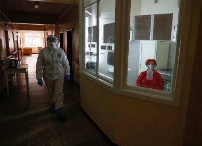 Україна увійшла в "жовту" зону карантину з майже 8 тис. нових хворих, жертв - понад сотня