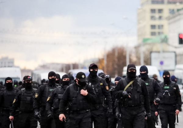 У Мінську силовики жорстко розігнали колону протестувальників, багато затриманих