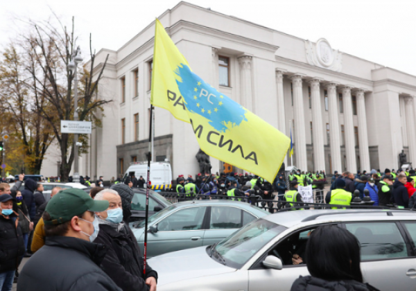 ​Центр Києва охопили протести: з'явилися перші постраждалі