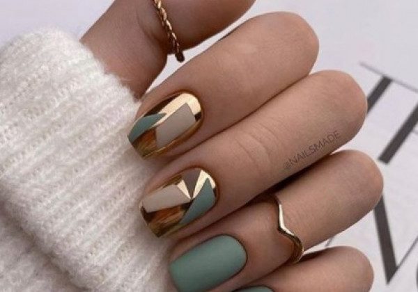 Наймодніший зимовий манікюр 2020 - сріблястий манікюр і сині нігті: фото