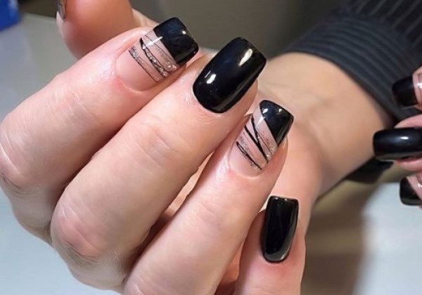 У моді павутинка на нігтях – чорний і червоний манікюр з павутинкою: фото