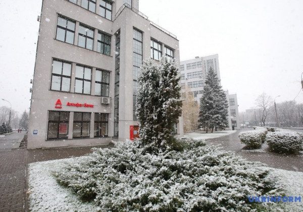 Харків прикрасив перший сніг: красиві фото і відео