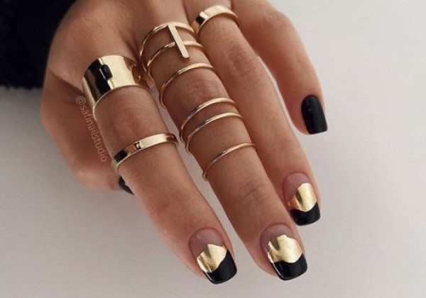 Золотий манікюр - наймодніший золотистий манікюр на зиму 2020: фото