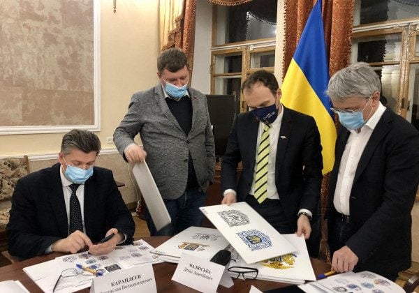 Лев з геніталіями: проект нового Великого герба України спровокував скандал у мережі