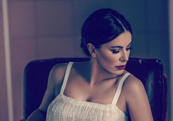 Ані Лорак показала свою жіночність у ніжній фотосесії