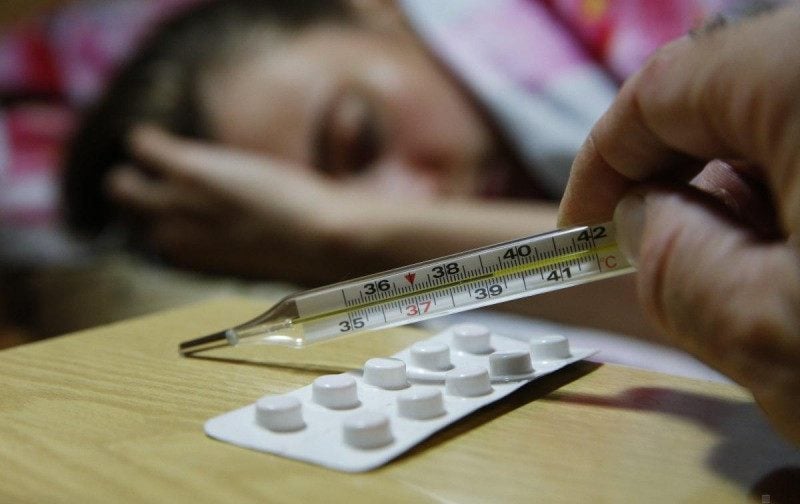 Дуже непроста ситуація: лікар розвіяв головний міф про температуру більше 37